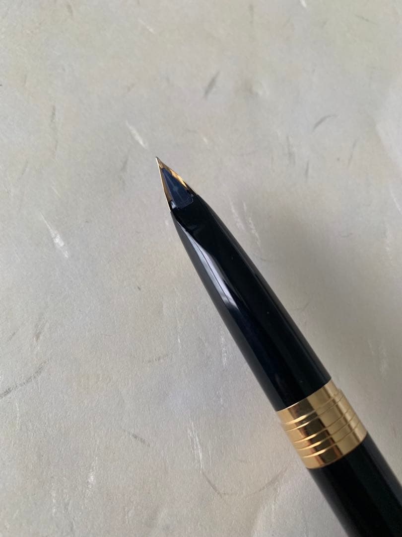 Discontinued Pilot DP-500 black fountain pen with fine 14K nib in unused condition