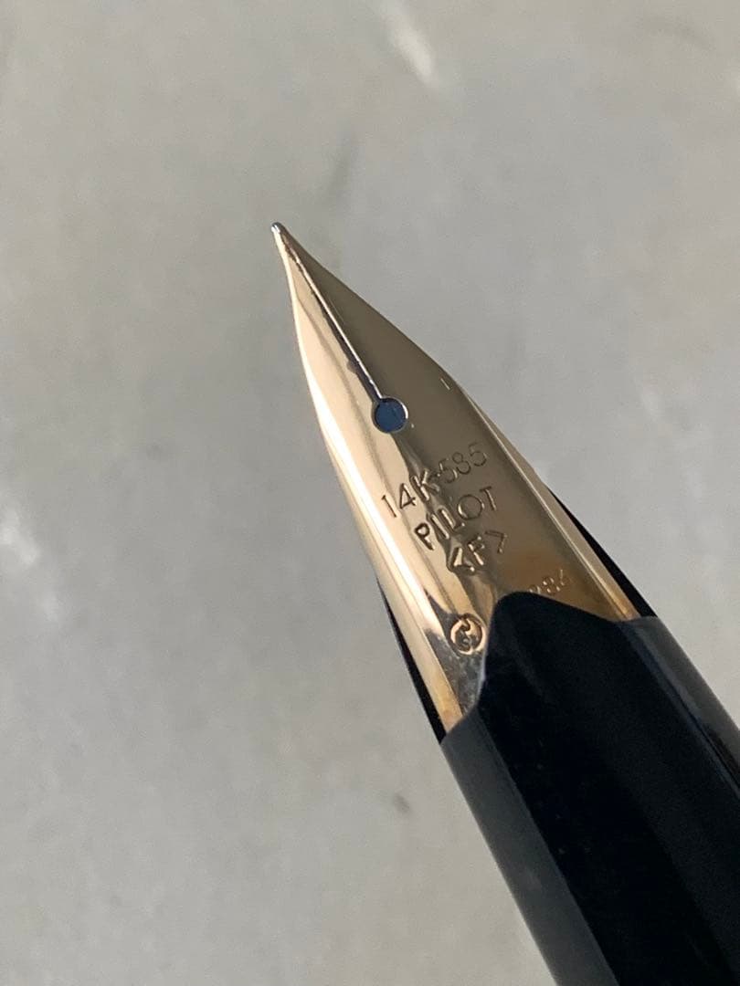 Discontinued Pilot DP-500 black fountain pen with fine 14K nib in unused condition