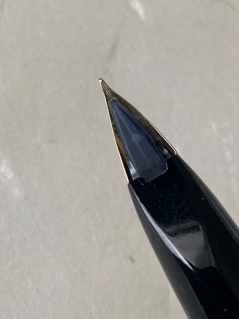 Discontinued Pilot DP-500 black fountain pen with fine 14K nib in unused condition