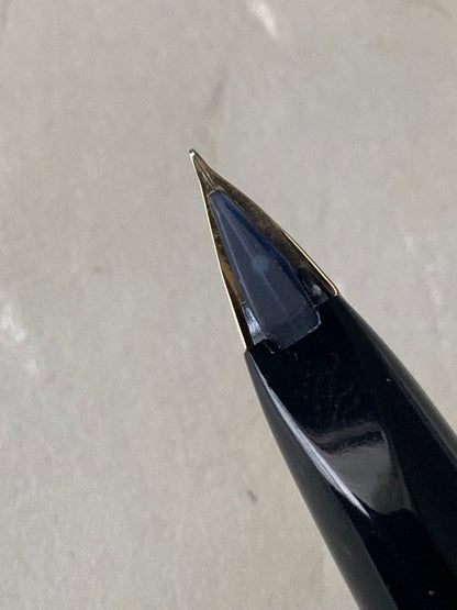 Discontinued Pilot DP-500 black fountain pen with fine 14K nib in unused condition