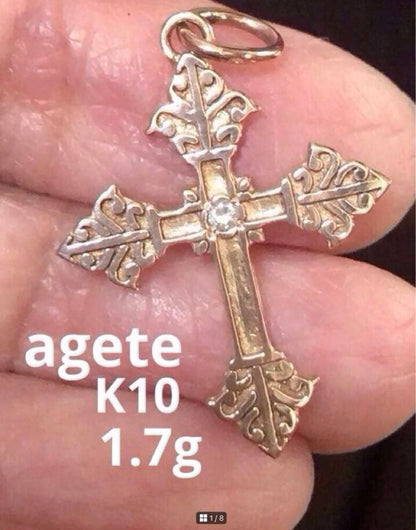 Agatte K10 gold pendant top with antique leaf motif cross and center diamond weighing 1.79 grams