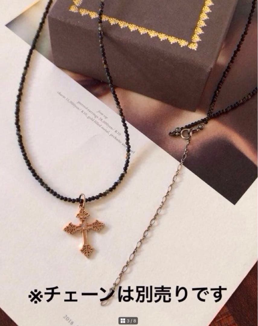 Agatte K10 gold pendant top with antique leaf motif cross and center diamond weighing 1.79 grams
