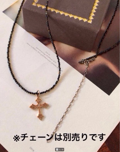 Agatte K10 gold pendant top with antique leaf motif cross and center diamond weighing 1.79 grams