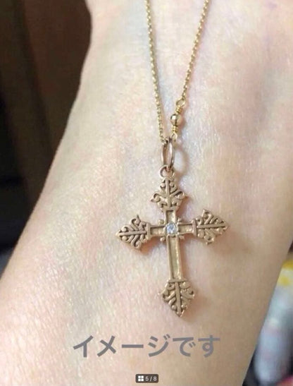 Agatte K10 gold pendant top with antique leaf motif cross and center diamond weighing 1.79 grams