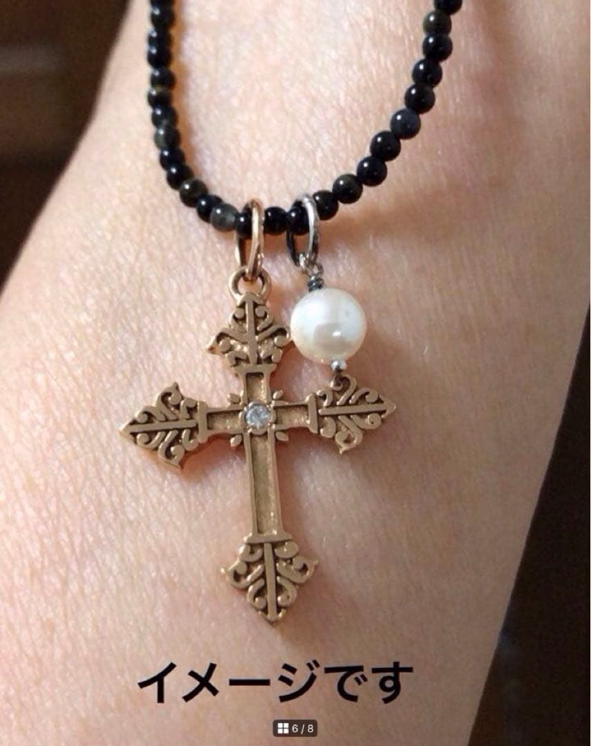 Agatte K10 gold pendant top with antique leaf motif cross and center diamond weighing 1.79 grams
