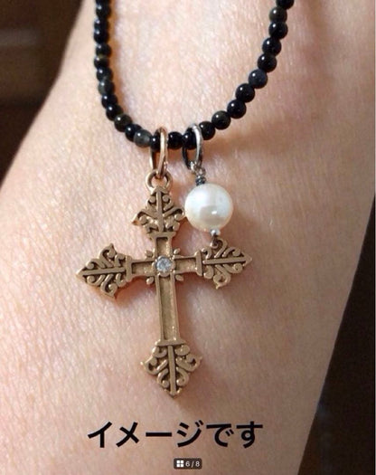 Agatte K10 gold pendant top with antique leaf motif cross and center diamond weighing 1.79 grams