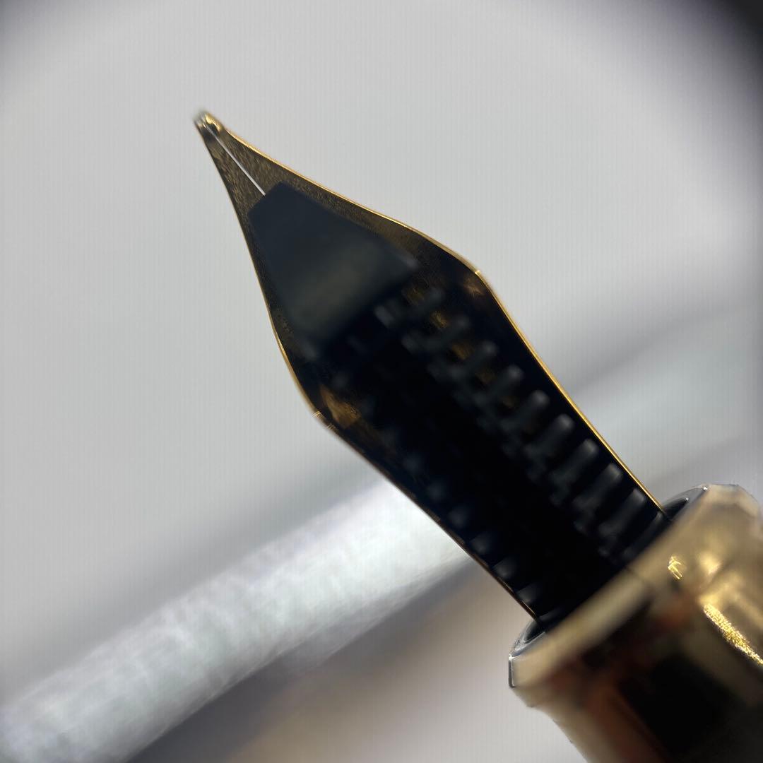 CROSS Classic Century II Fountain Pen Medalist with fine nib in polished finish