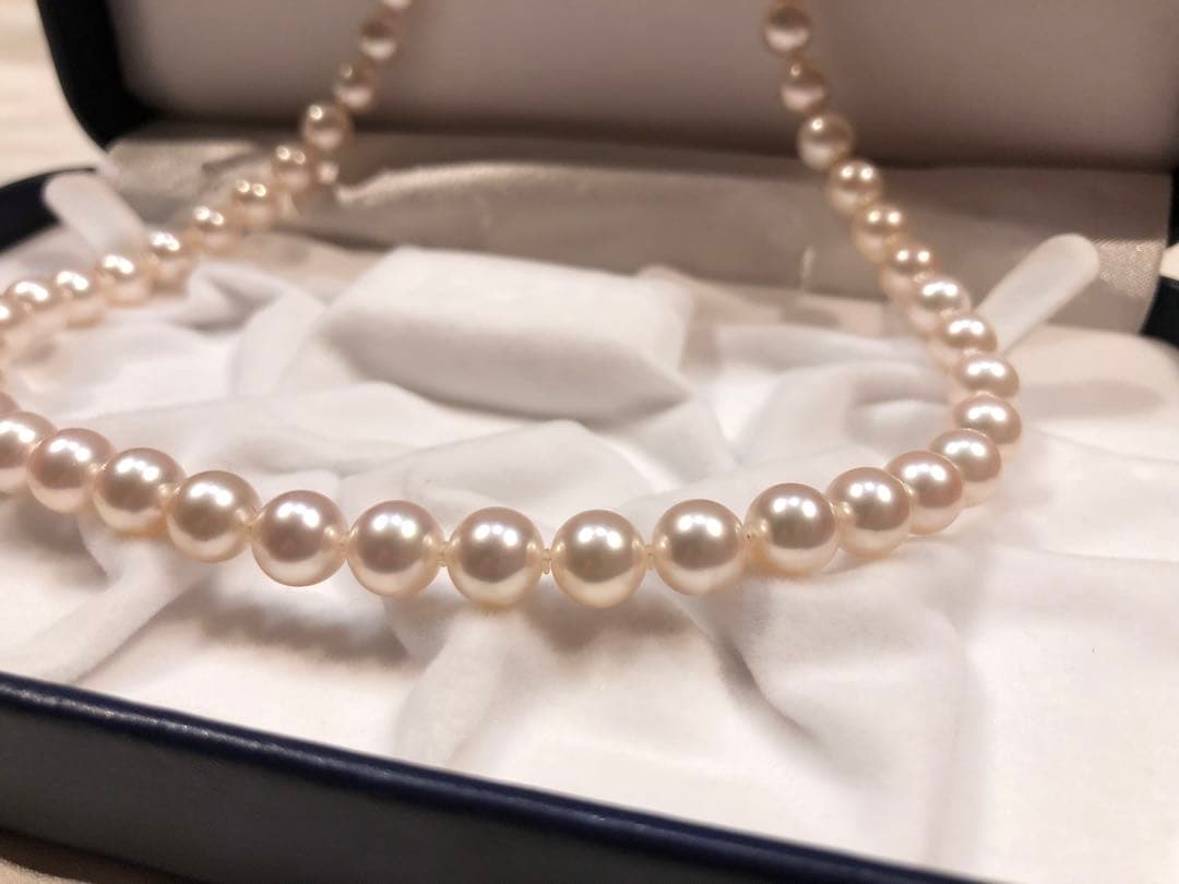 Elegant Akoya pearl necklace featuring 8mm pearls on a 42.5cm string