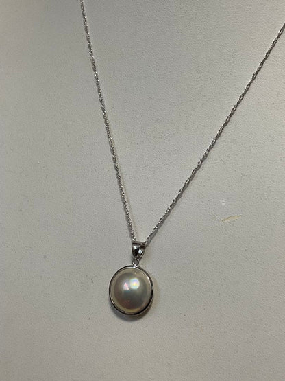 Tasaki Mabe Pearl Necklace with 18K white gold head and platinum chain, approximately 45cm long