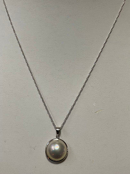 Tasaki Mabe Pearl Necklace with 18K white gold head and platinum chain, approximately 45cm long