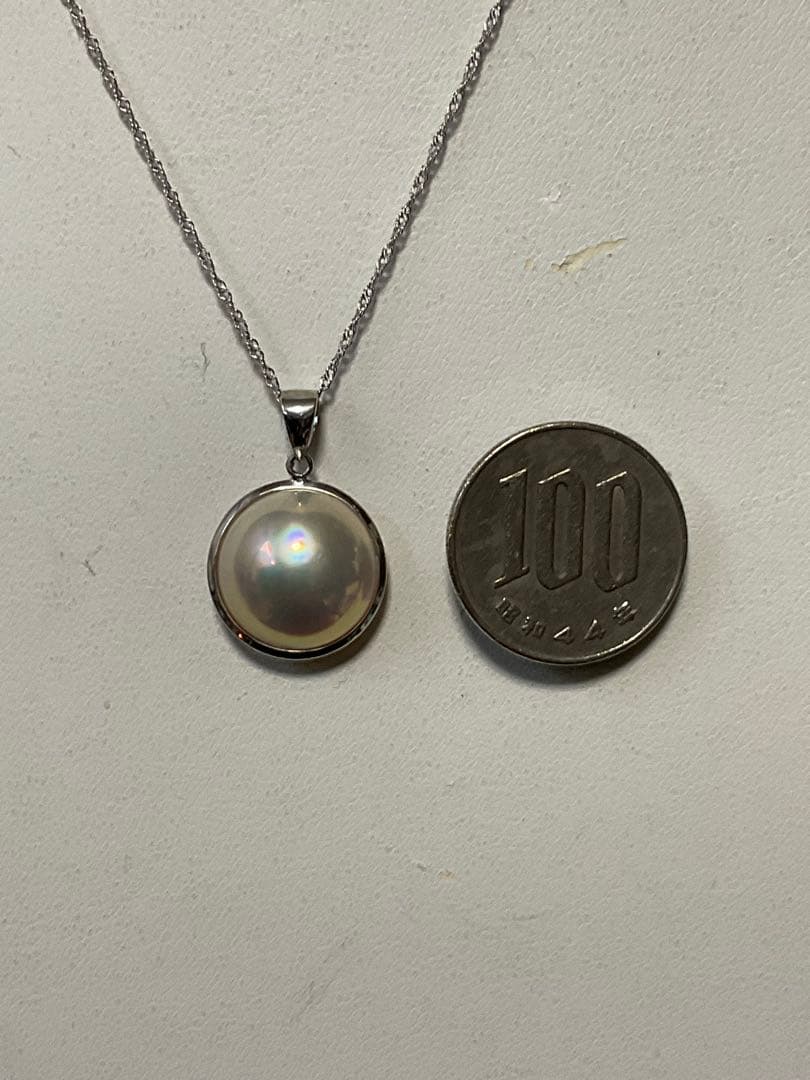 Tasaki Mabe Pearl Necklace with 18K white gold head and platinum chain, approximately 45cm long