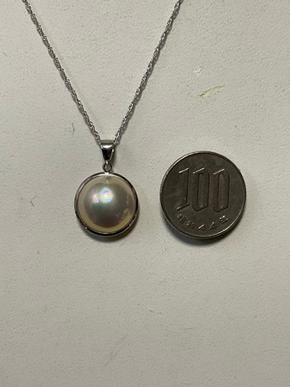 Tasaki Mabe Pearl Necklace with 18K white gold head and platinum chain, approximately 45cm long