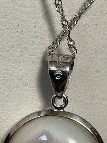 Tasaki Mabe Pearl Necklace with 18K white gold head and platinum chain, approximately 45cm long