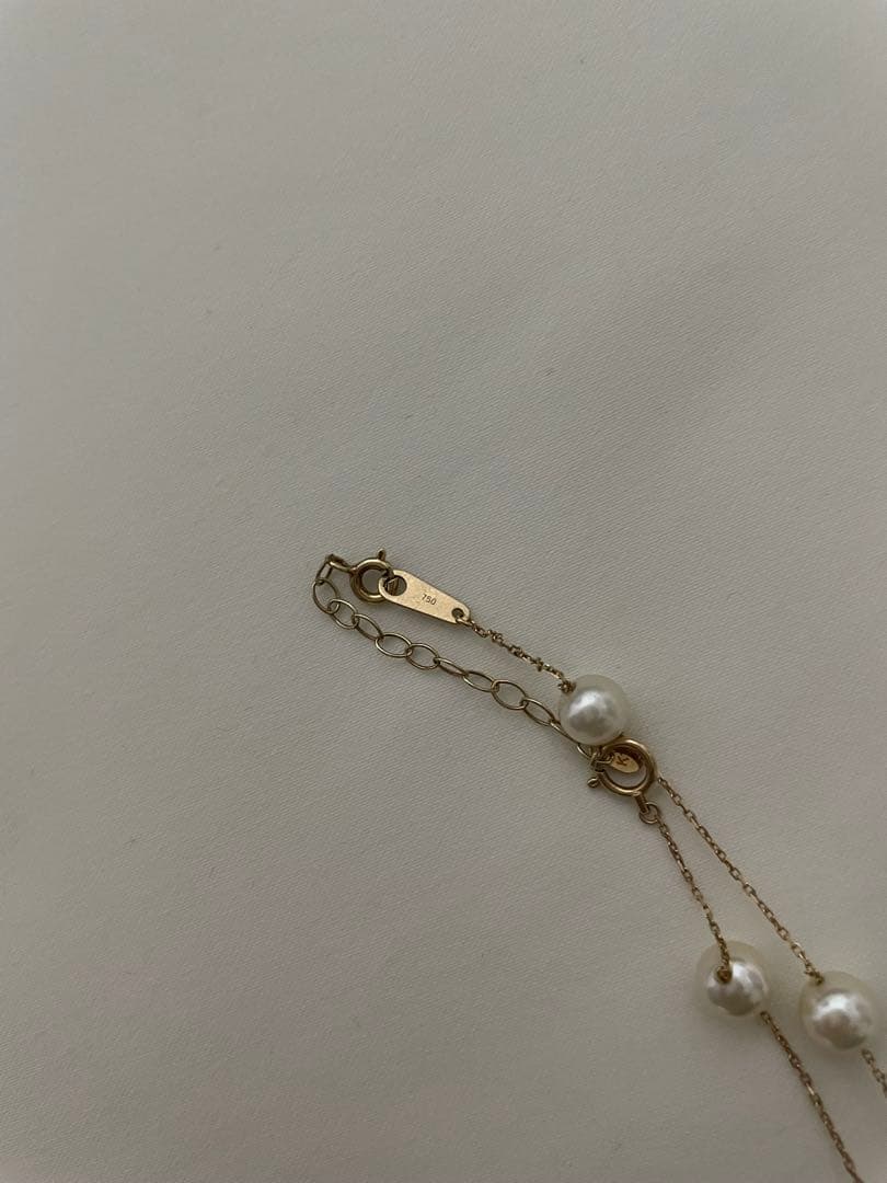 TASAKI 18K gold pearl necklace measuring 40 cm with lustrous pearls and delicate gold chain