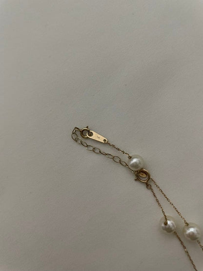 TASAKI 18K gold pearl necklace measuring 40 cm with lustrous pearls and delicate gold chain