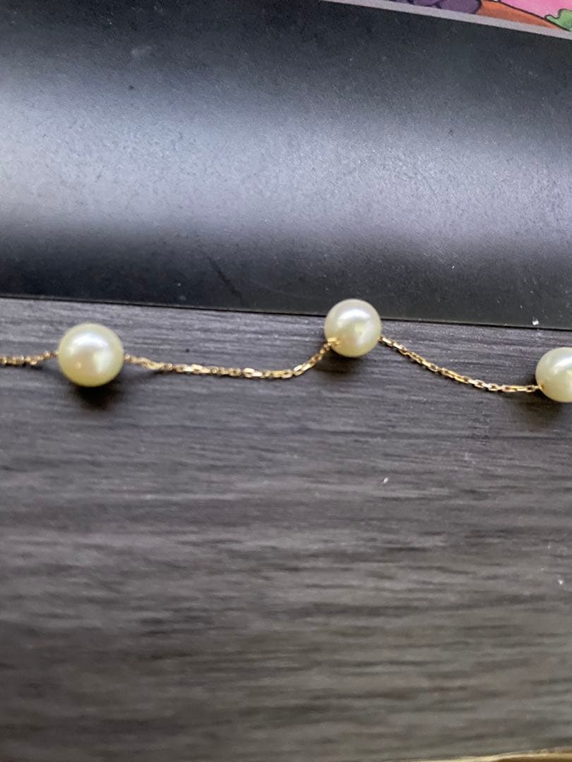 TASAKI 18K gold pearl necklace measuring 40 cm with lustrous pearls and delicate gold chain
