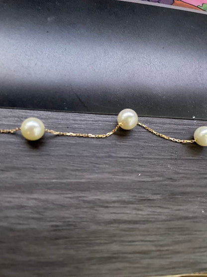 TASAKI 18K gold pearl necklace measuring 40 cm with lustrous pearls and delicate gold chain