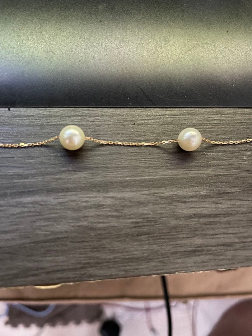 TASAKI 18K gold pearl necklace measuring 40 cm with lustrous pearls and delicate gold chain