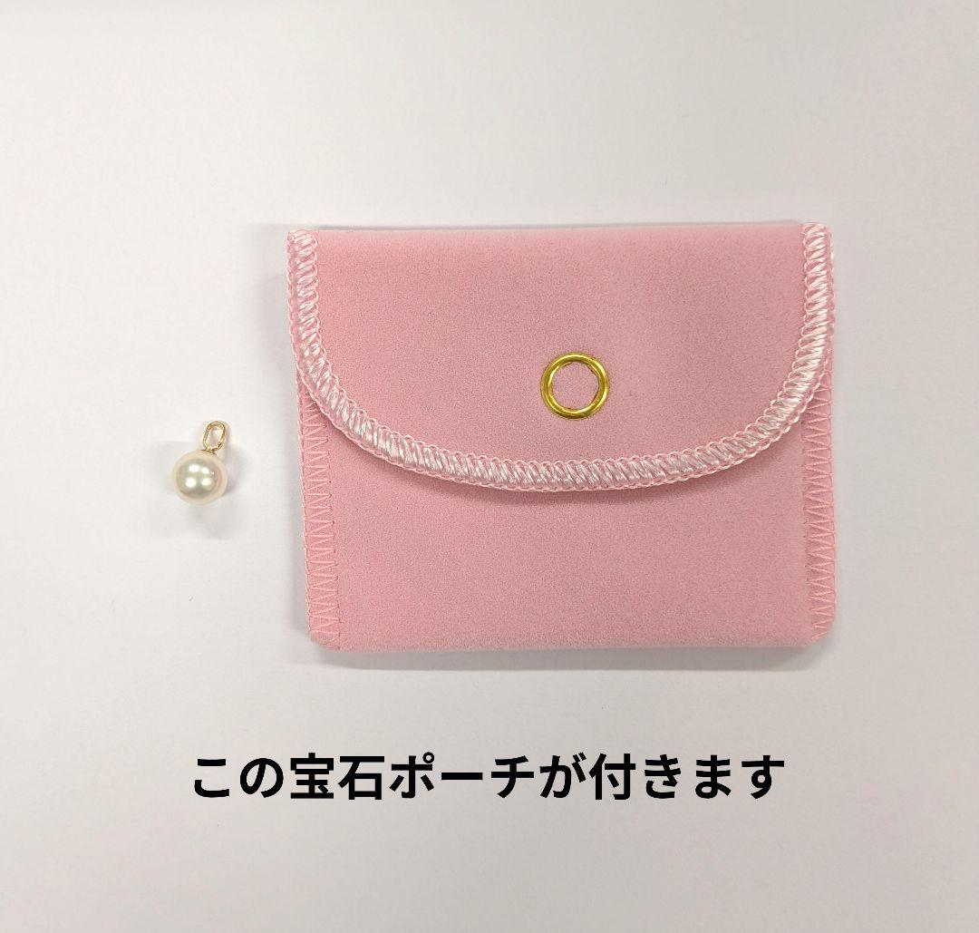 K18 yellow gold Akoya pearl pendant top featuring a 7.7mm round white pink pearl with green interference color