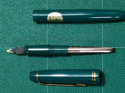 Pilot 78G fountain pen with 22K gold plated steel BB nib and included old con-20 converter