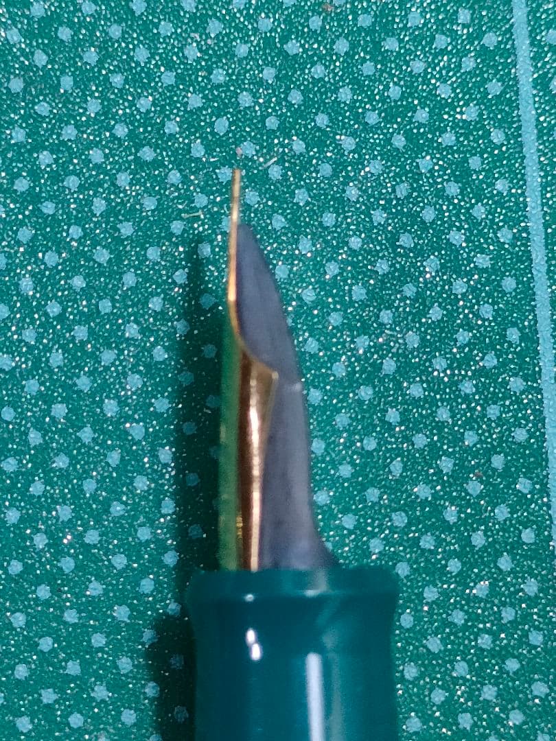 Pilot 78G fountain pen with 22K gold plated steel BB nib and included old con-20 converter