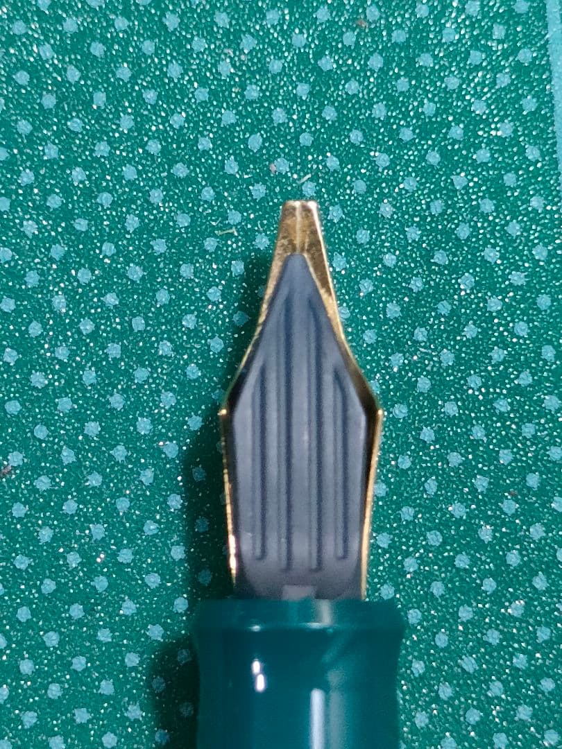 Pilot 78G fountain pen with 22K gold plated steel BB nib and included old con-20 converter