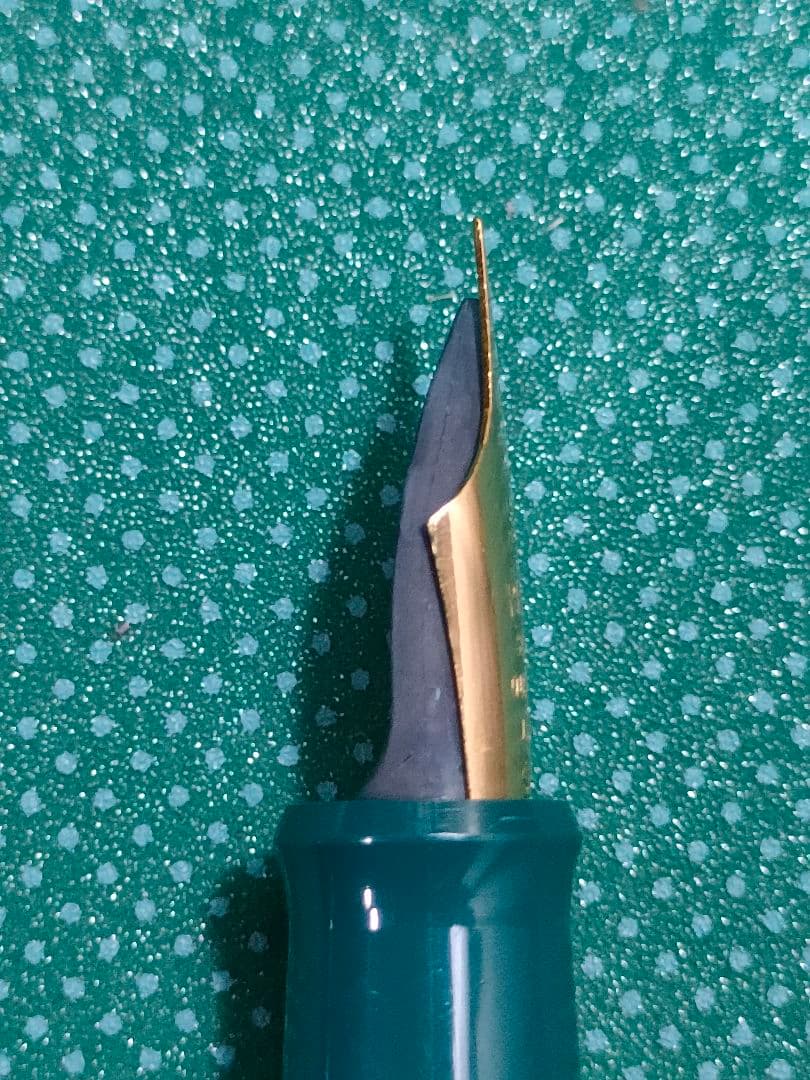 Pilot 78G fountain pen with 22K gold plated steel BB nib and included old con-20 converter