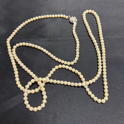 Akoya pearl long necklace measuring 115 centimeters paired with matching pearl earrings