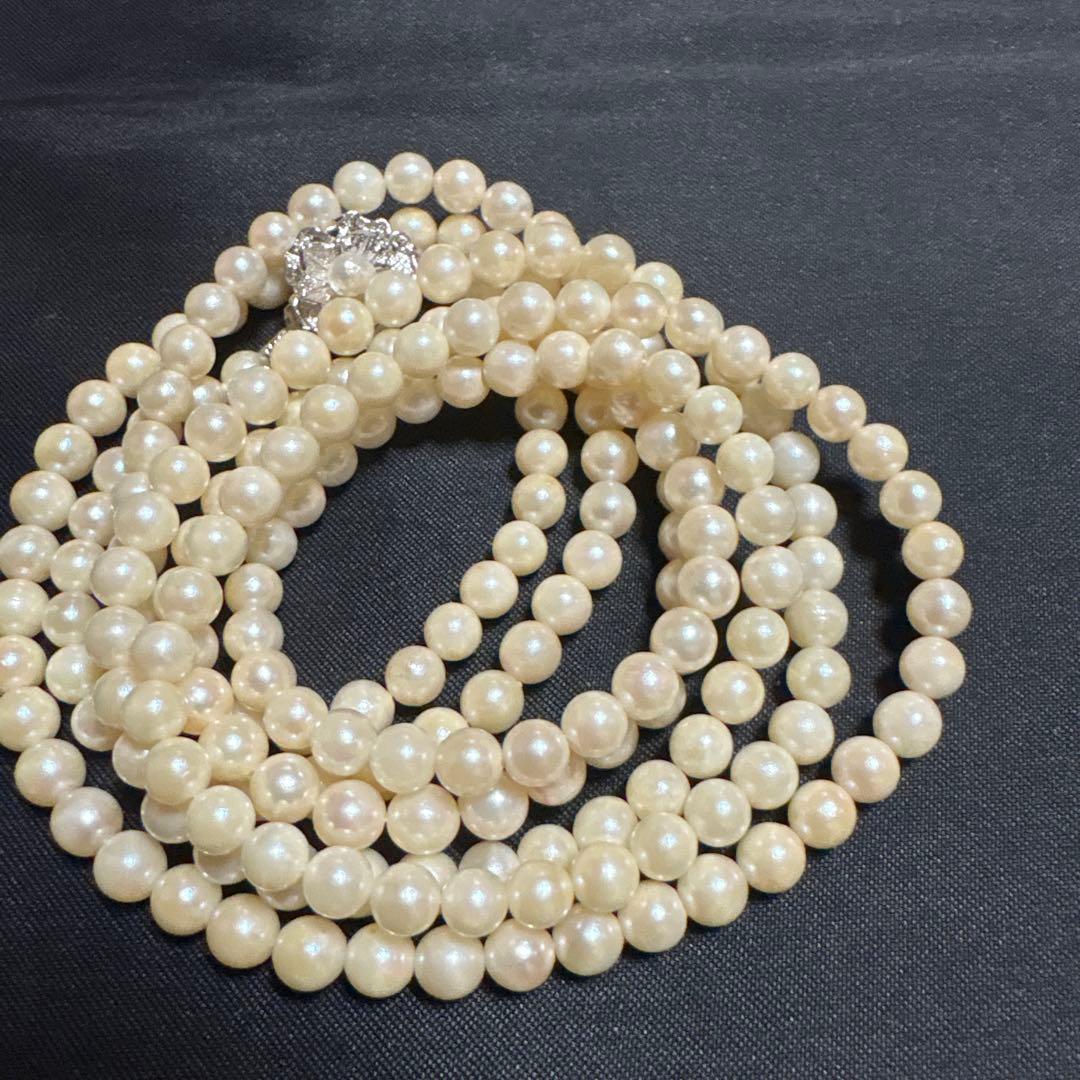 Akoya pearl long necklace measuring 115 centimeters paired with matching pearl earrings