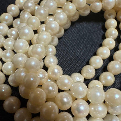 Akoya pearl long necklace measuring 115 centimeters paired with matching pearl earrings