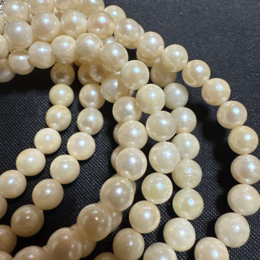 Akoya pearl long necklace measuring 115 centimeters paired with matching pearl earrings