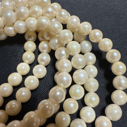 Akoya pearl long necklace measuring 115 centimeters paired with matching pearl earrings
