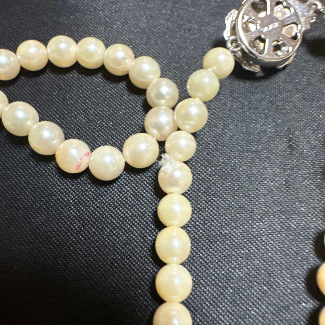 Akoya pearl long necklace measuring 115 centimeters paired with matching pearl earrings