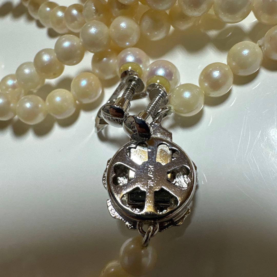 Akoya pearl long necklace measuring 115 centimeters paired with matching pearl earrings
