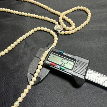 Akoya pearl long necklace measuring 115 centimeters paired with matching pearl earrings