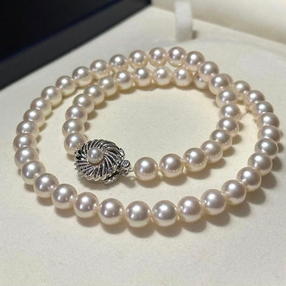 Akoya pearl necklace with 7.5-8.0mm pearls and silver engraved clasp, approximately 43cm long