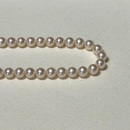 Akoya pearl necklace with 7.5-8.0mm pearls and silver engraved clasp, approximately 43cm long