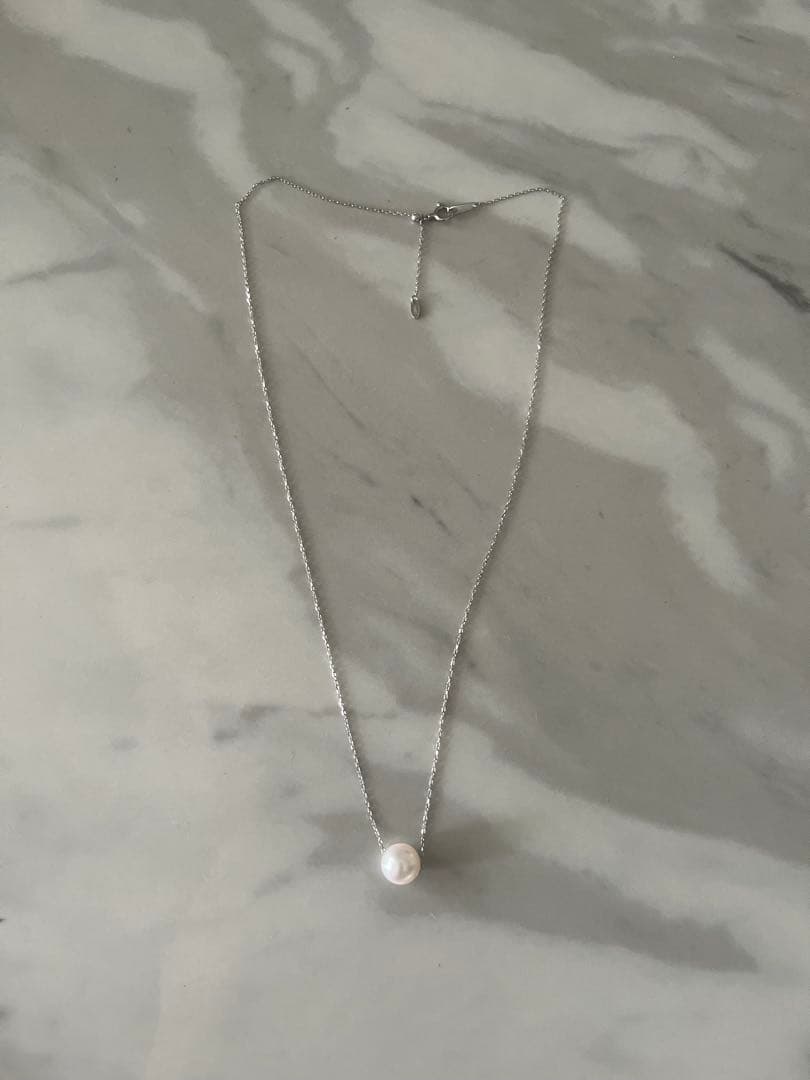 Akoya pearl single pearl necklace with 8mm flower pearl on thin platinum chain 45cm length