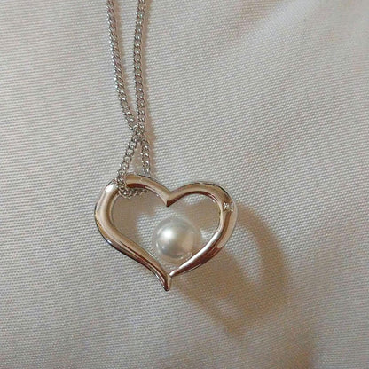 TASAKI silver pearl necklace with heart-shaped pendant measuring 1.7 x 1.3 cm