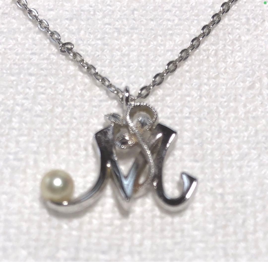 Mikimoto silver necklace with pearl pendant and engraved initial M on a 43 cm chain