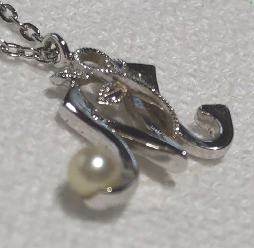 Mikimoto silver necklace with pearl pendant and engraved initial M on a 43 cm chain