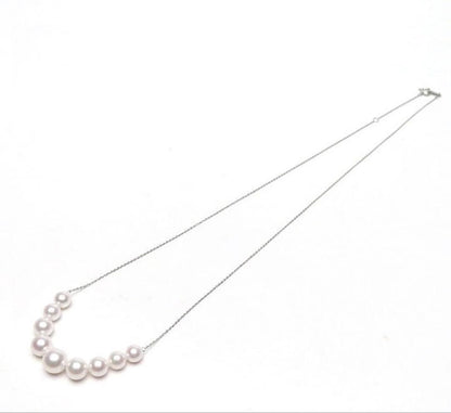 White pink round Akoya pearl necklace with 9 pearls sized 7.8 to 5.6 mm on a 46 cm Pt850 chain