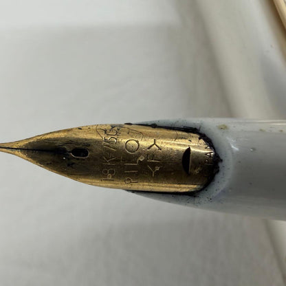 P18 Year Pen Pilot White Clover fountain pen made of 18K gold shown on white background