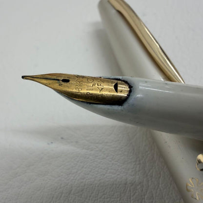 P18 Year Pen Pilot White Clover fountain pen made of 18K gold shown on white background