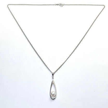 MIKIMOTO silver pearl necklace approximately 42 cm long weighing 3.8 grams