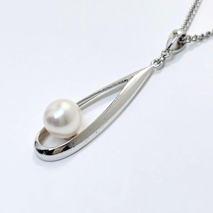 MIKIMOTO silver pearl necklace approximately 42 cm long weighing 3.8 grams