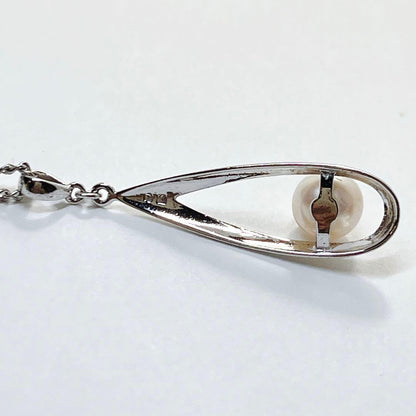 MIKIMOTO silver pearl necklace approximately 42 cm long weighing 3.8 grams