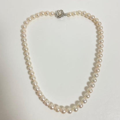 Honmono Akoya pearl necklace with 7mm pearls and silver hardware, 43 cm length