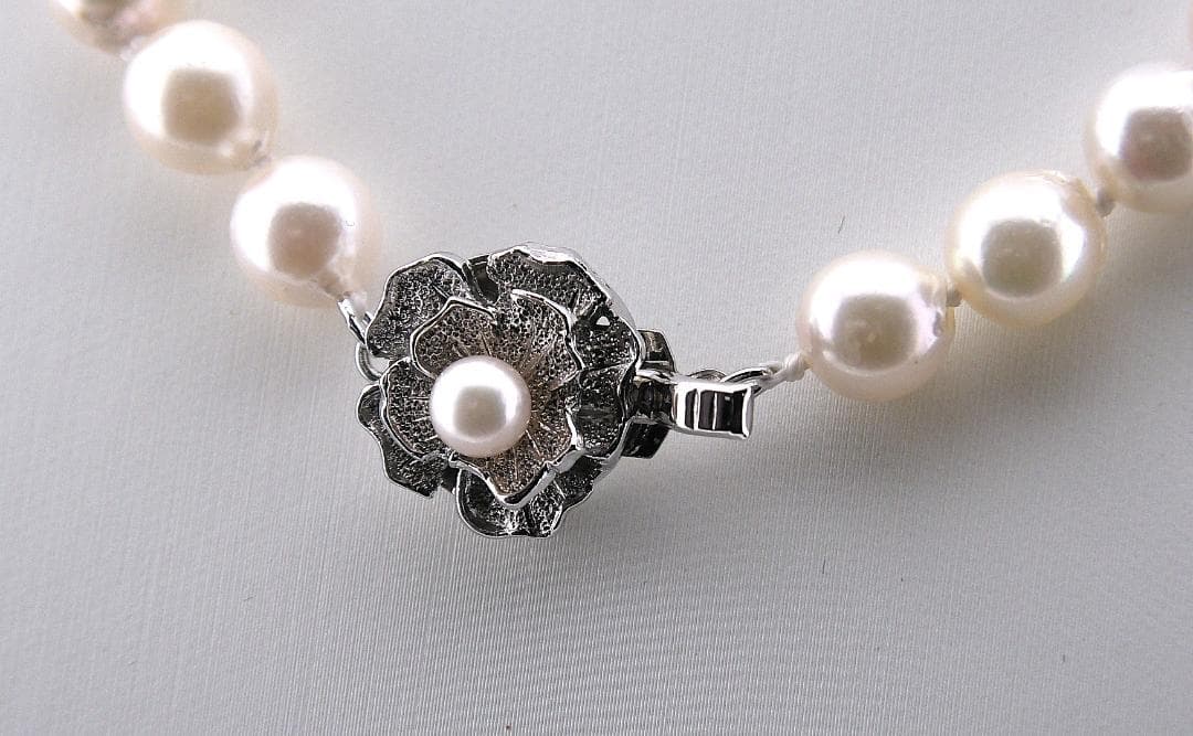 Akoya pearl necklace with 7.0-7.5mm pearls on a 43cm silver chain