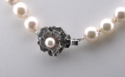 Akoya pearl necklace with 7.0-7.5mm pearls on a 43cm silver chain